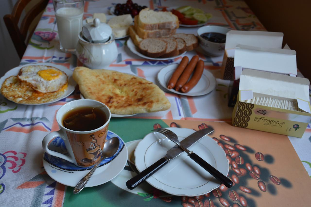 Friends House Ξενοδοχείο Κουτάισι Εξωτερικό φωτογραφία