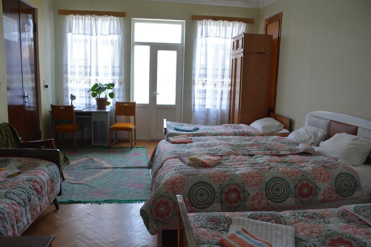 Friends House Ξενοδοχείο Κουτάισι Εξωτερικό φωτογραφία