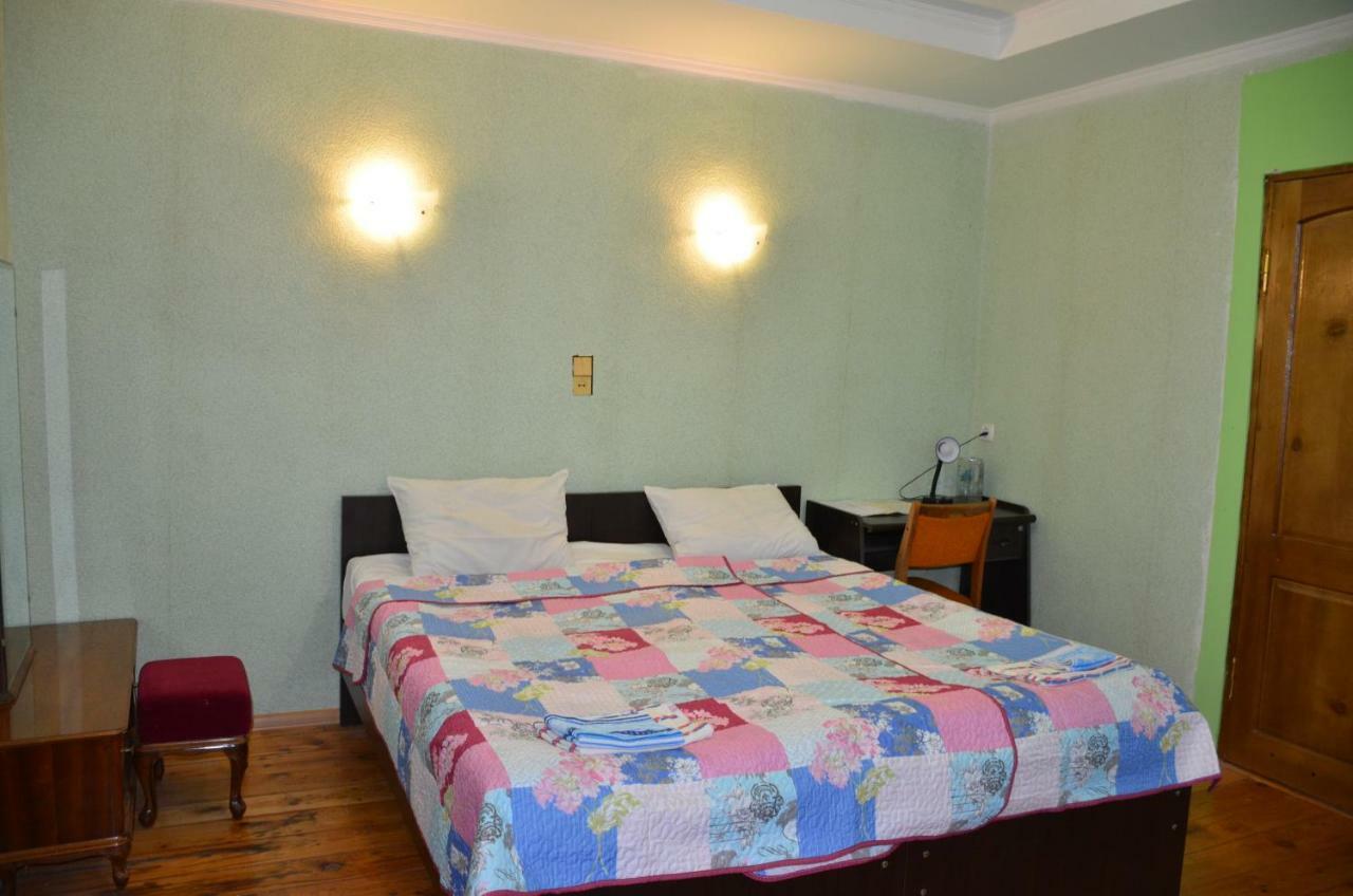 Friends House Ξενοδοχείο Κουτάισι Εξωτερικό φωτογραφία